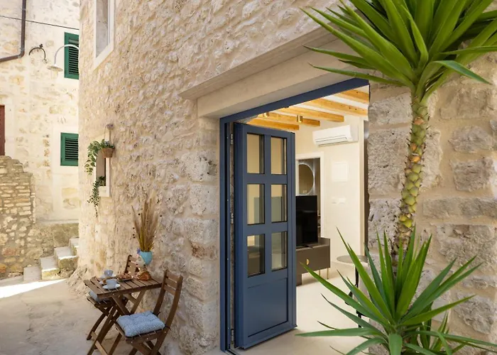 Maja Aurelia In The Centre-romantic